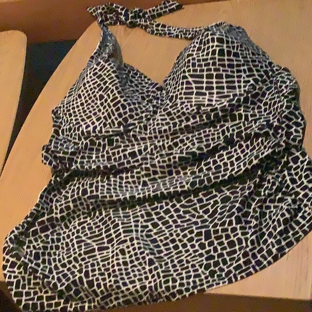 Merona tankini top black & white vibrant design lite padded halter C-D c…